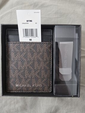 NWT. Michael Kors Brown Logo-Print Card Holder with Metal Money Clip